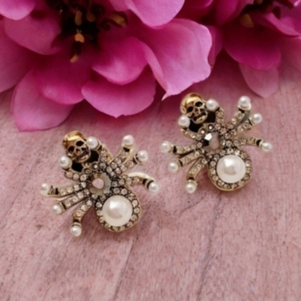 BETSEY JOHNSON JEWEL SPIDER SKULL STUD EARRINGS